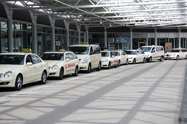 Taxi aéroport de lyon saint exupéry : confort et service 24/7